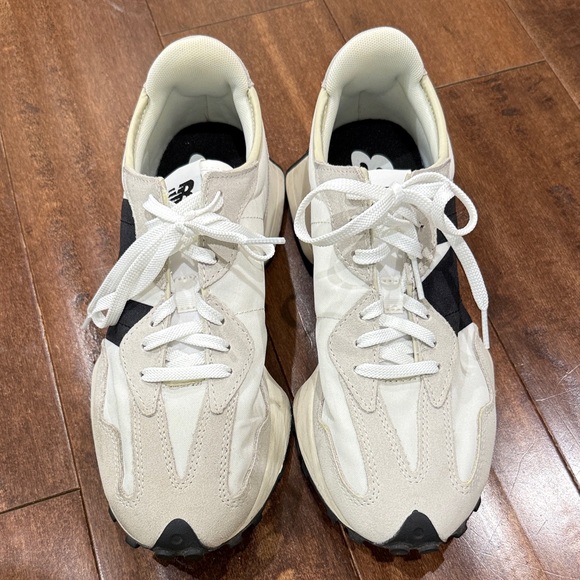 New Balance 327 9.5 - Picture 3 of 6